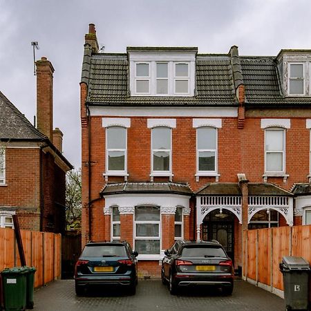 Fantastic New, London Apartment 3 Bed 1 Bath & Parking Whetstone 외부 사진