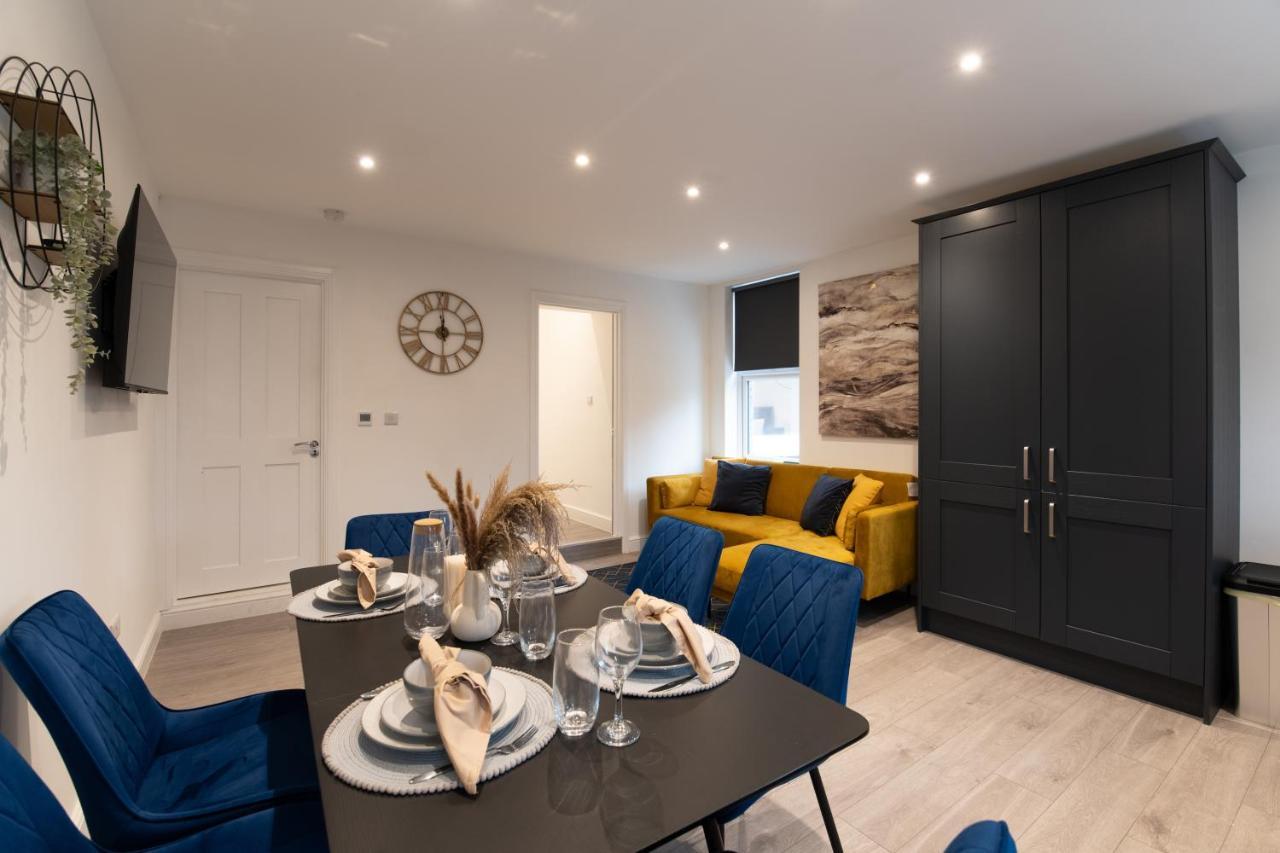 Fantastic New, London Apartment 3 Bed 1 Bath & Parking Whetstone 외부 사진