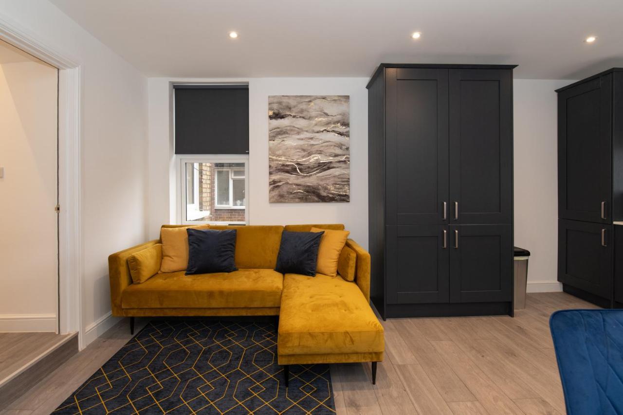 Fantastic New, London Apartment 3 Bed 1 Bath & Parking Whetstone 외부 사진